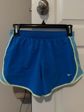 Nike Running Shorts - Kids L